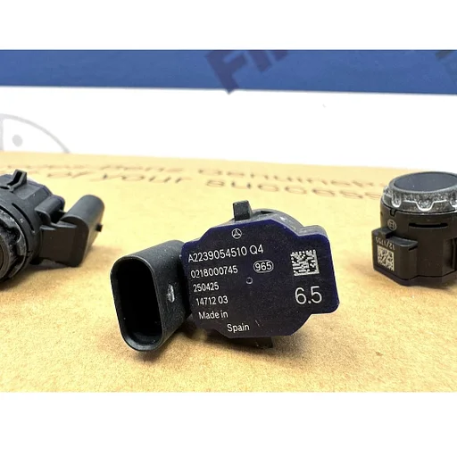 parkeersensor Mercedes PDC Sensor W177 W247 W206 W236 W118 W174 W214 H247 W254 W232 W236 W290 W192 W463 W447 W167 X167 W907 W420 A B C E CLA GLA G GLC GT GLE S V KLASSE PARKEER SENSOR origineel Meecedes / AMG 45 63 A2239054510