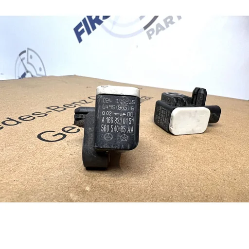 A1668210151 AIRBAG CRASH SENSOREN SET Mercedes W176 A W246 B W117 CLA W156 GLA Klasse BUMPERBALK SENSOR L/R 2012-2019 ACCELERATIESENSOR AIRBAG