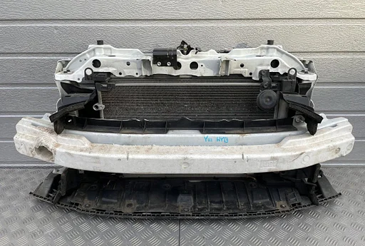 Toyota Yaris 3 / III Facelift 1.5 Hybride Voorfront koelerpakket radiateur
