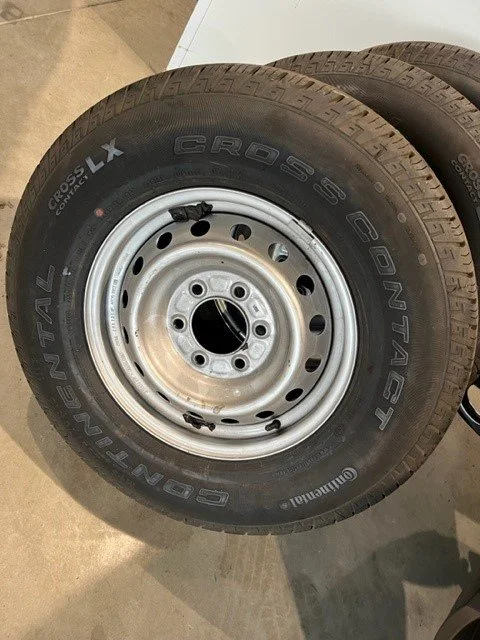 Set stalen velgen 16 inch ford ranger/ pajero met banden Conti Cross contact 255/70R16 M&S €440
