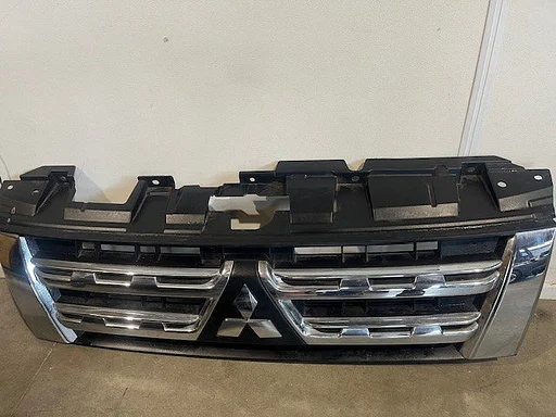 Grille Pajero 3.2 2007 tm 2013 € 120,-