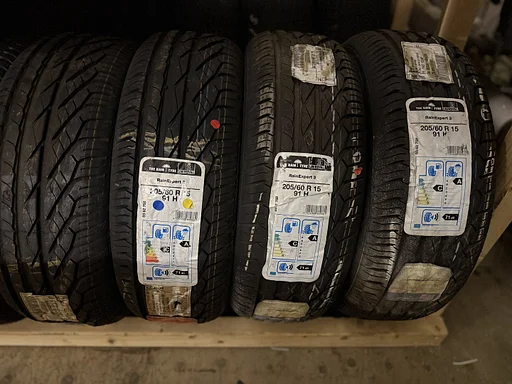 nieuw 205/60R15 Uniroyal Rain 205/60 R15 205/60/15 2056015
