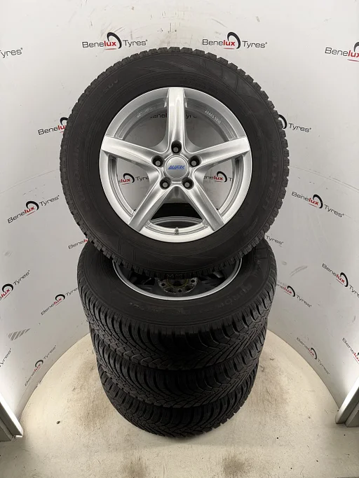 Renault Trafic Opel Vivaro Nissan NV300 Mercedes Citan cargo