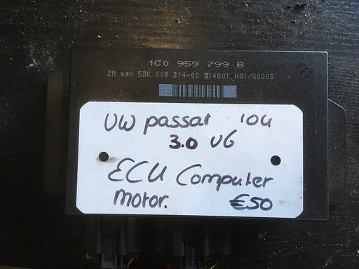 Vw Passat 3.0 v6 2004 ECU