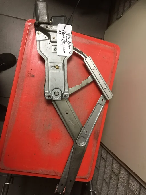 Opel Astra Coupe 2000 electr raammech linksvoor