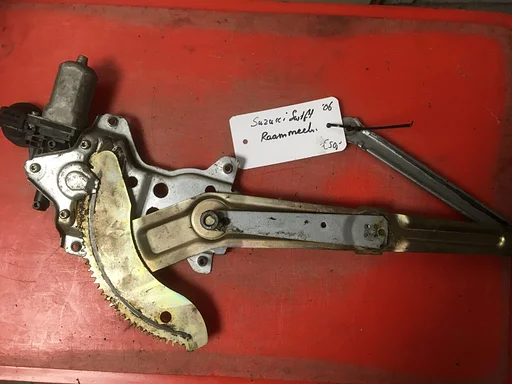 Suzuki swift 2006 electr raammech linksvoor