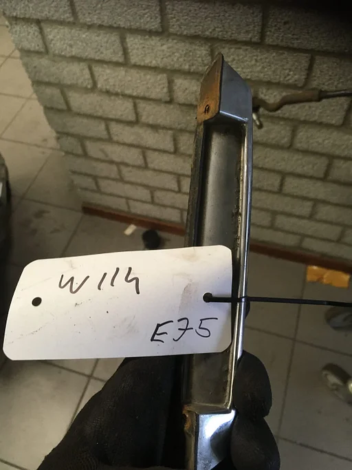 mercedes w114 chromestrip  kofferbak