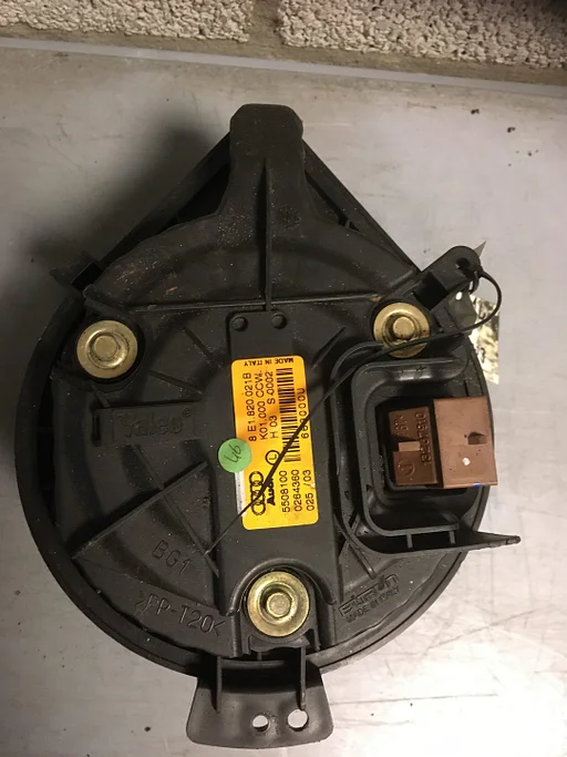 Audi A4 kachelmotor bwjr 2003