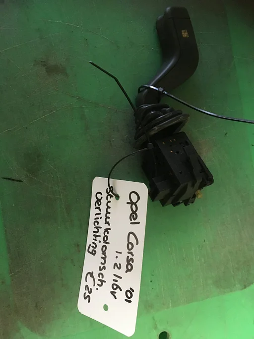 Opel corsa C 2001 richtingaanwijzerschakelaar