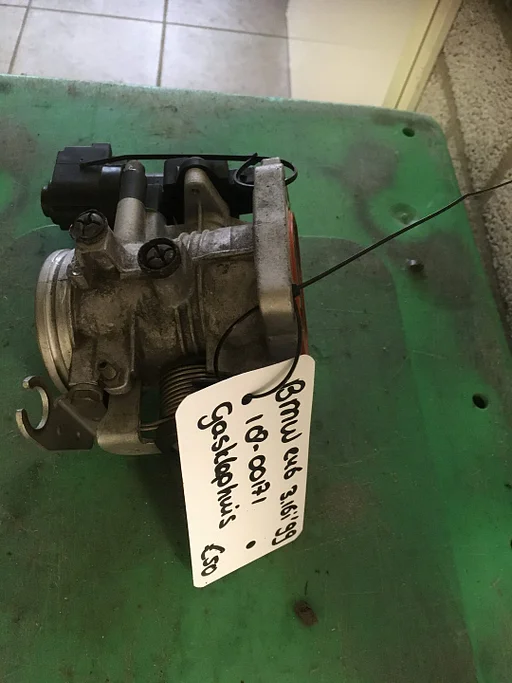 BMW E46 316i 1999 Gasklephuis