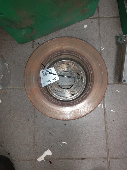 rem schijven set achter Mercedes w115 benzine