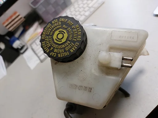 MB CLK 3.2B hoofdremcilinder '01