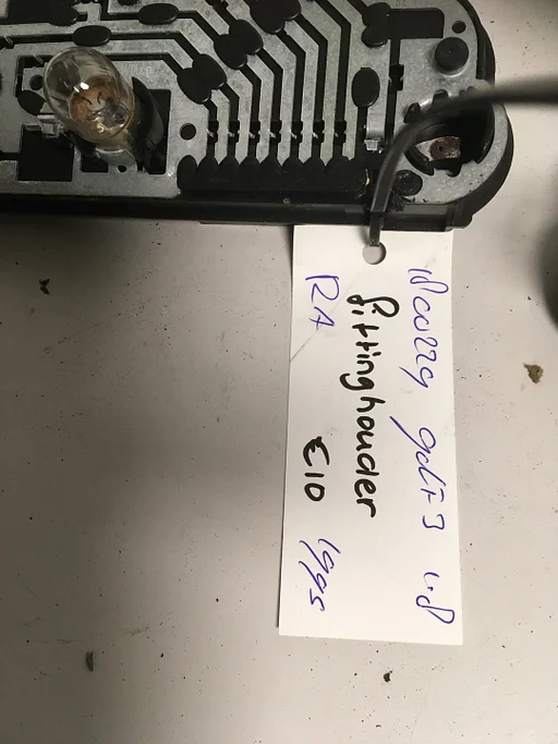 Vw Golf 3 fittinghouder rechtsachter of linksachter 1997