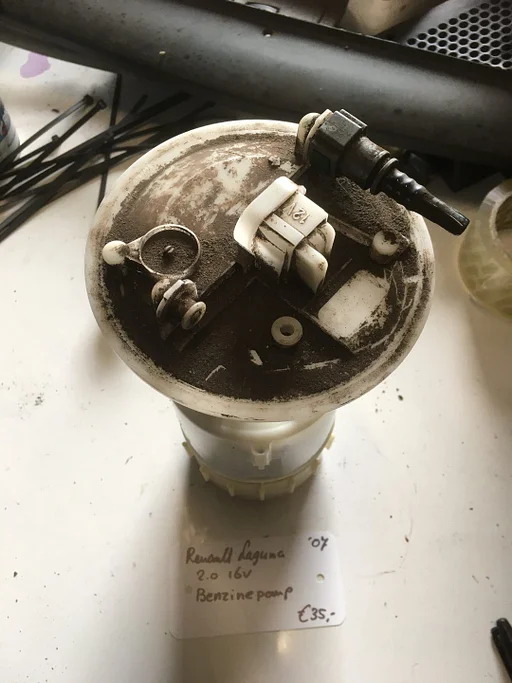 Renault laguna hatchback 2007 2.0 16v Brandstofpomp