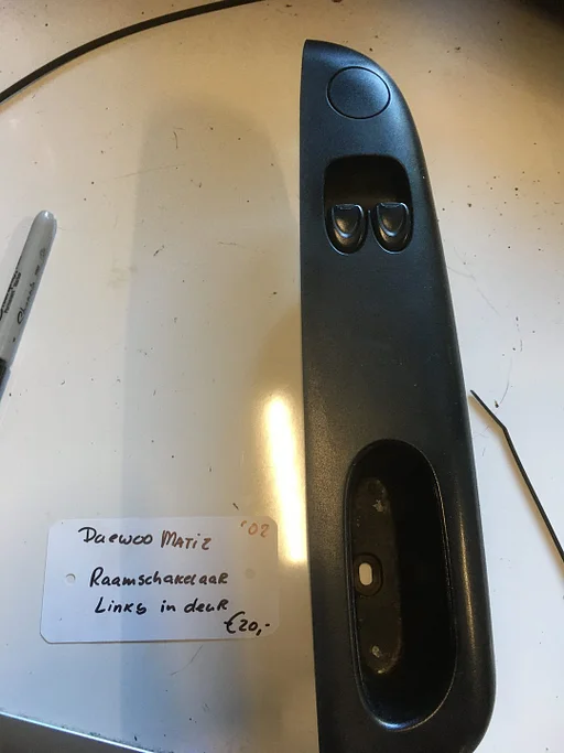 Daewoo Matiz 2002 raambedieningsschakelaar links in deur