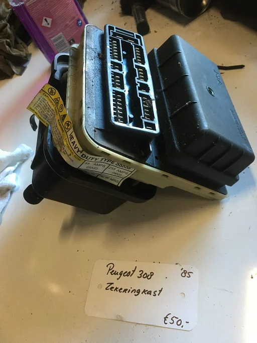 Peugeot 305 1985 zekeringkast