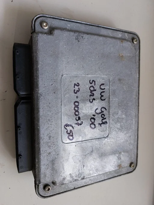VW Golf 5drs 1.6 ECU Computer '00