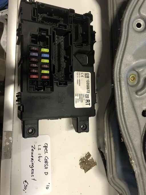 Opel Corsa D 1.2 16v 2010 Zekeringkast