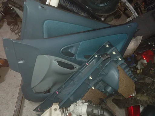 bekleding set Toyota Yaris 3 deurs 1999 tm 2004