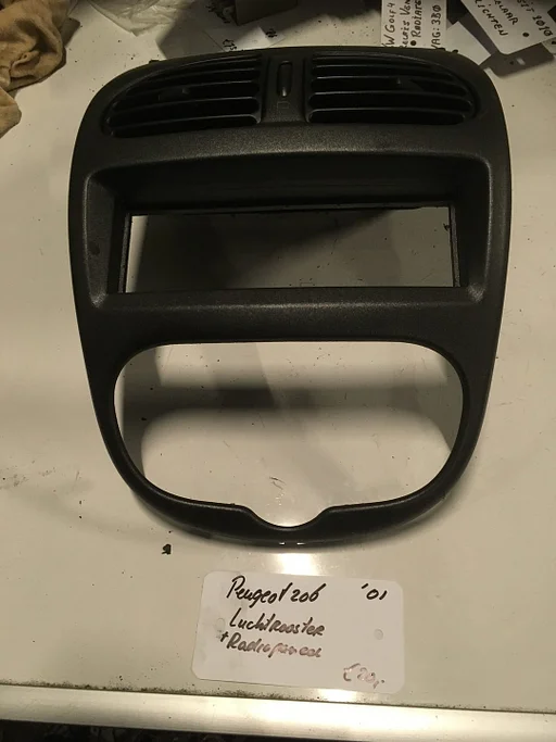 Peugeot 206 Luchtrooster / radiopaneel 2001