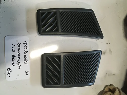 Opel Kadett E 1990 Speaker afdek kapjes l+R Blauw