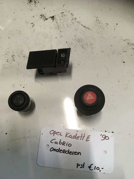 Opel Kadett E Cabrio 1990 GSI 2.0 8v aansteker , alarmlichtschakelaar, mistlampschakelaar