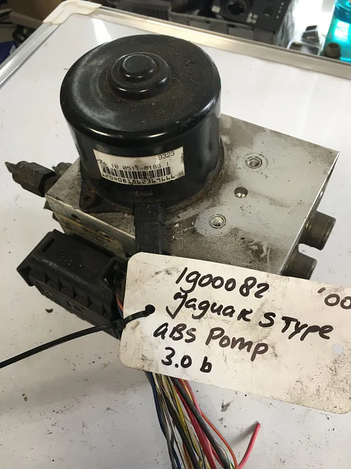 Jaguar S type 3.0 2000  Abs Pomp