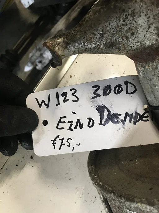 Mercedes w123 300 diesel Einddemper