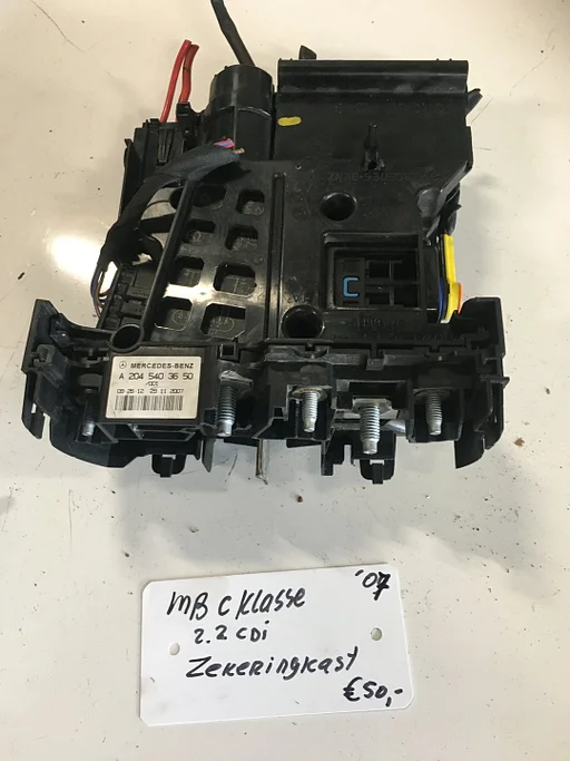 Mercedes C klasse 2007 2.2 cdi zekeringkast
