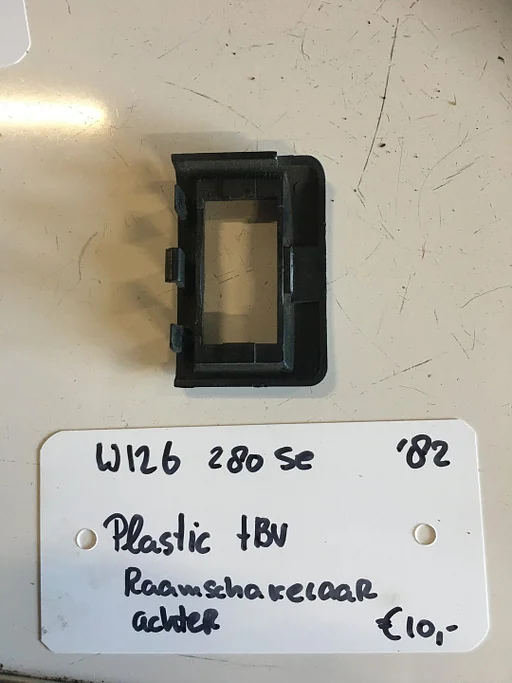 Mercedes w126 280SE 1982 Let op Plastic kapje tbv Raambedieningsschakelaar achter