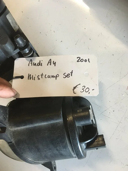 Audi A4 sw 1.8 5v 2000 Mistlamp Links + Rechts