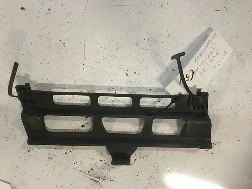 Mercedes W124 Bumperkapje geribbeld