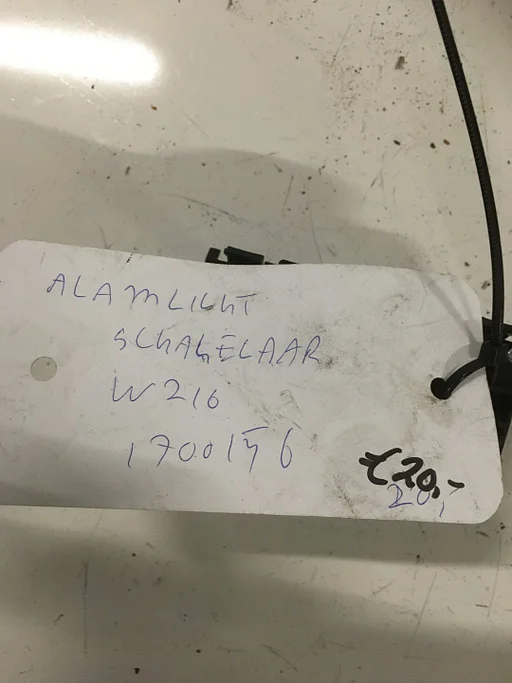 Mercedes W210 Alarmlichtschakelaar