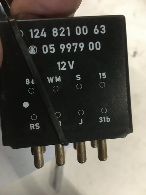 Mercedes W124 Relais 124 821 0063