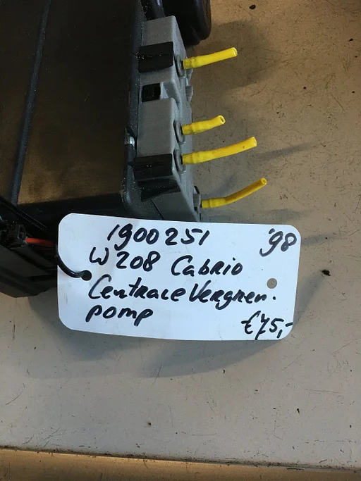 Mercedes W208 Cabrio 1998 Centrale Vergrendelingspomp