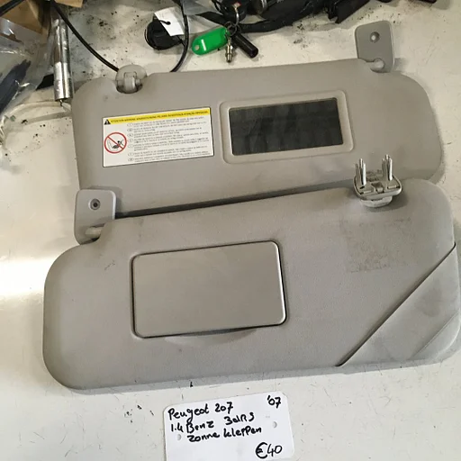 Peugeot 207 1.4  8 v benzine 2007 Zonnekleppen set