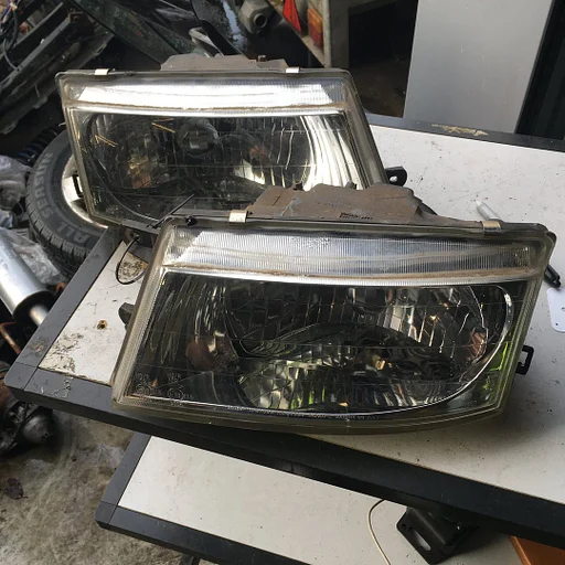 Mitsubishi Spacerunner Koplamp Linksvoor