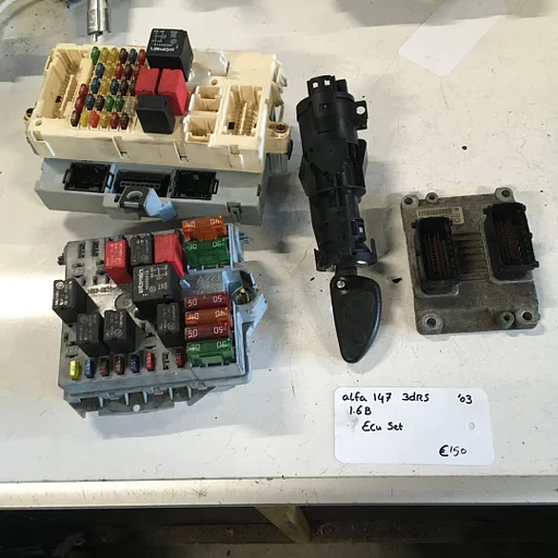 Alf 147  3drs  2003 1.6 benzine  ECU Set met contactslot