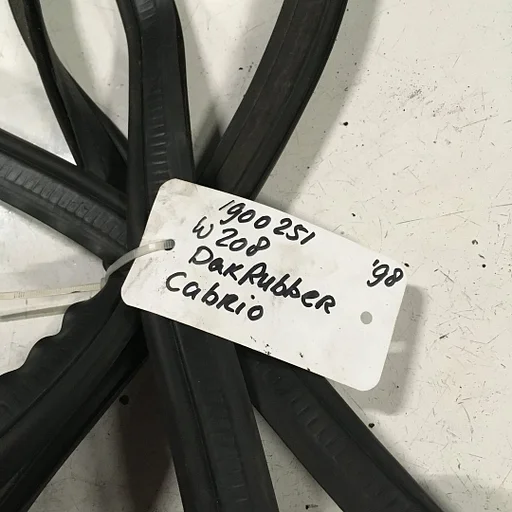 Mercedes W208 Cabrio 1998 Dakrubber