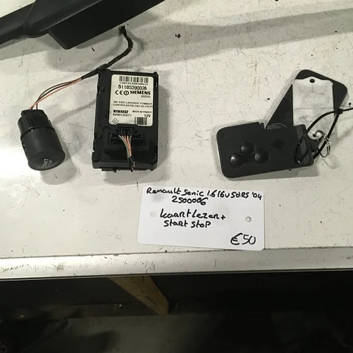 Renault scenic 1.6 16v 5drs 2004 Wagennr 2500006  Kaartlezer met 2 keycards en start stop knop