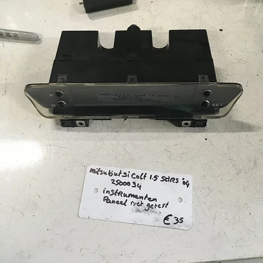 Mitsubishi Colt 1.5 B 5 drs 2004 Wagennr 2500034   Instrumentenpaneel
