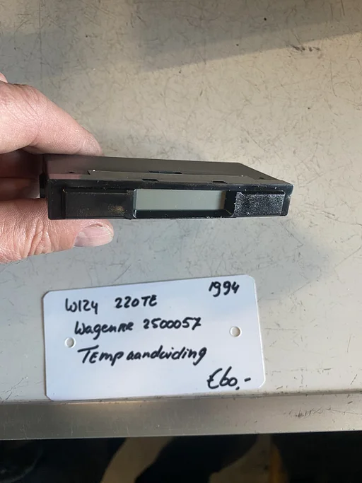Mercedes W124 220 TE wagennr 2500057 Temperatuuraanduiding