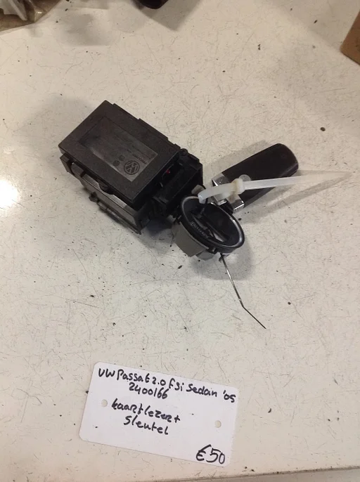 Vw Passat 2.0 fsi 2005 Wagennr 2400166 Kaartlezerslot met sleutel