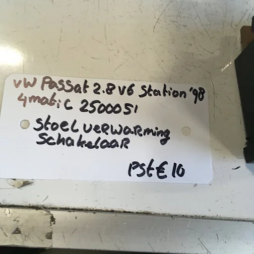 Vw Passat 2.8 v6 station 4 matic 1998 Wagennr 2500051 Stoelverwarmingschakelaar