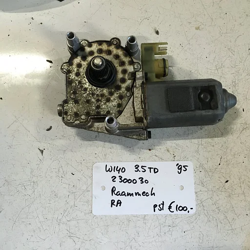 Mercedes W140 3.5 Turbodiesel 1995 wagennr 2300030 Raammotor Rechtsachter 0 130 821 501