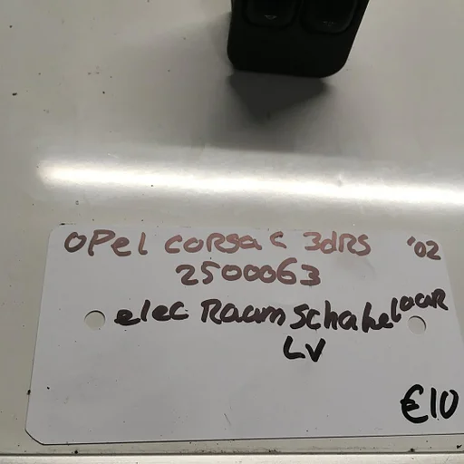 Opel Corsa C 1.2B 3 drs 2002 Wagennr 2500063 Raamschakelaar Linksvoor