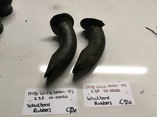 Mercedes W123 Sedan 2.3 1983 Wagennr 2500030  Schutbord Rubber