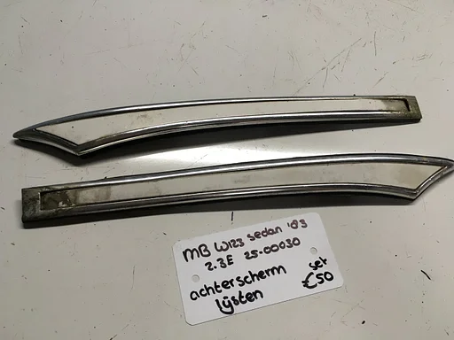 Mercedes W123 Sedan 2.3 1983 Wagennr 2500030   Sierlijst achterscherm set