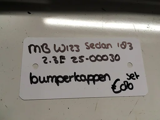 Mercedes W123 Sedan 2.3 1983 Wagennr 2500030  Bumperhoek set