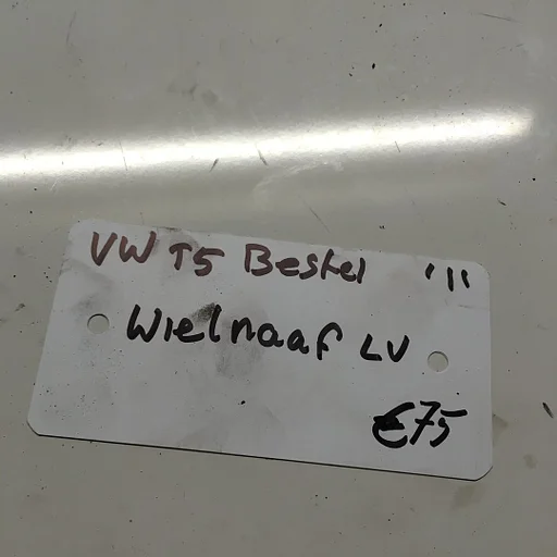 Vw Transporter T5 2.0 diesel 2011 Wagennr 2400131   Wielnaaf   Linksvoor